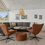 5 Bedroom Beautiful In Holiday home