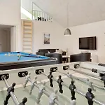5 Bedroom Beautiful In Holiday home