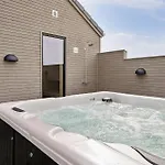 Holiday home 5 Bedroom Beautiful In