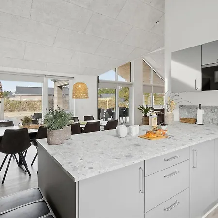 בית נופש 5 Bedroom Beautiful In Romo *