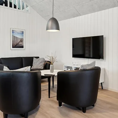 5 Bedroom Beautiful In Feriehus Romo
