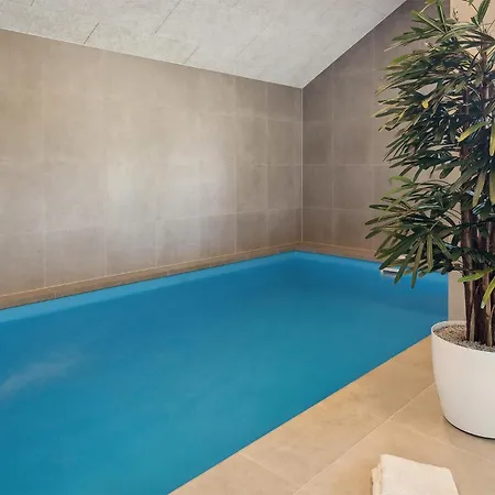 בית נופש 5 Bedroom Beautiful In Romo *