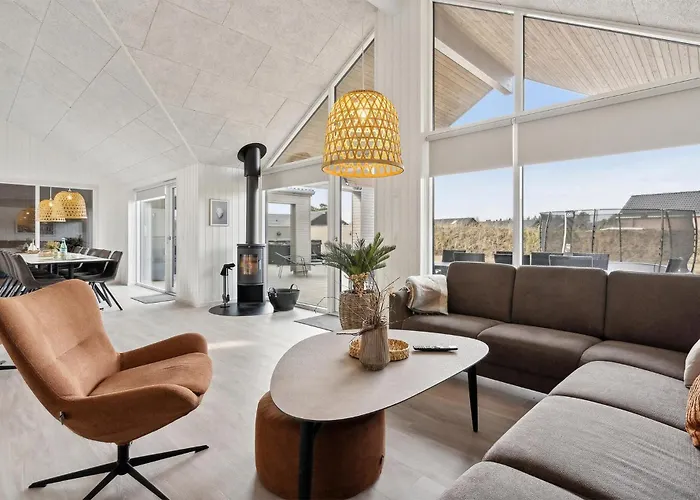 5 Bedroom Beautiful In *