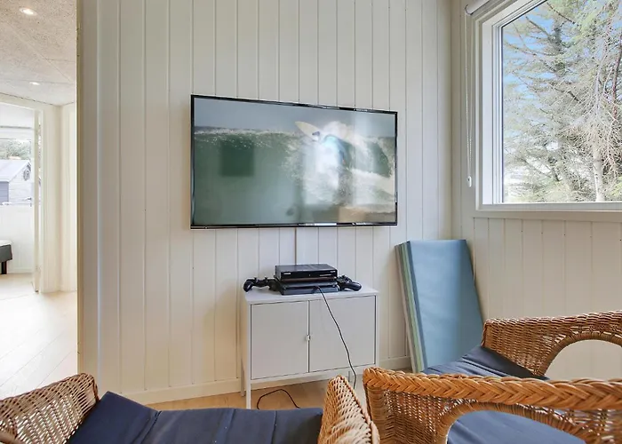 5 Bedroom Beautiful In Holiday home *